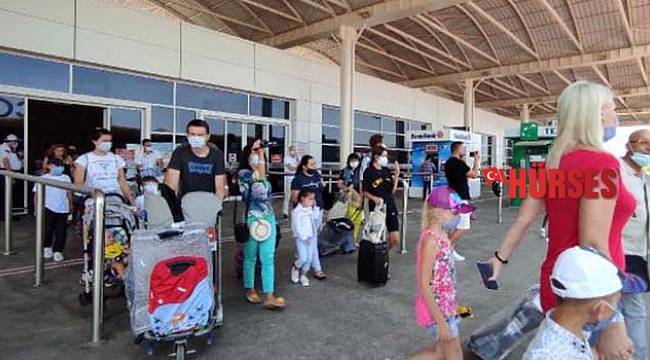 'Turistler ülkelerinin kısıtlamalarına rağmen Türkiye'ye geliyor'