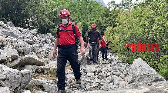 Yürüyüşe çıktığı kanyonda kaybolan turisti jandarma kurtardı
