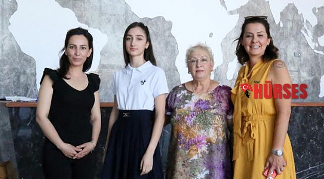 15 yaşındaki Safiye, 5'inci dili öğreniyor