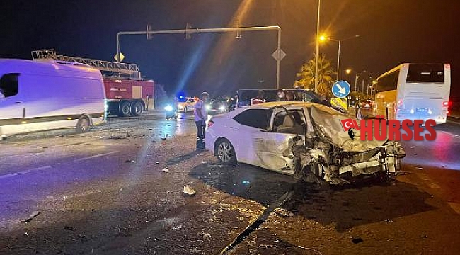 Alanya'da otomobille kamyon çarpıştı: 2 yaralı