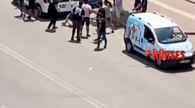 Antalya'da cadde ortasında sopalı kavga