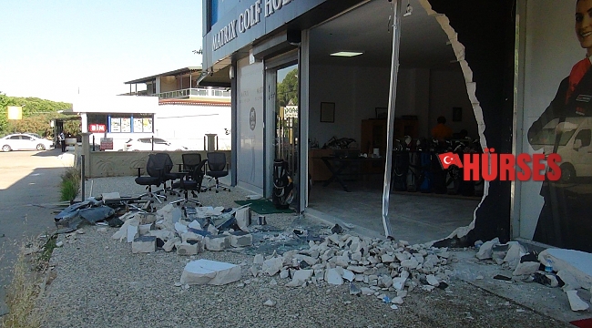 Antalya'da otomobil golf malzemesi satan iş yerine girdi