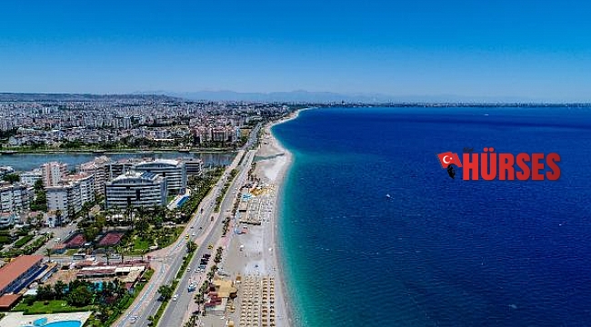 Antalya'da rüzgar etkili oldu, sahilde yoğunluk yaşanmadı