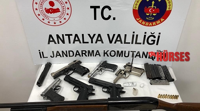 Antalya'da silah ticareti yapan 4 şüpheli tutuklandı