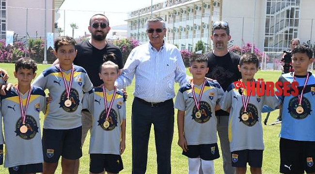 Başkan Topaloğlu, futbol turnuvası ödül törenine katıldı