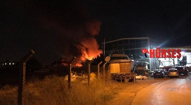 Cam üretimi ve satışı yapılan depoda çıkan yangın korkuttu