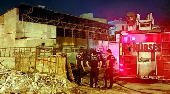 Demirci dükkanı yangında hasar gördü