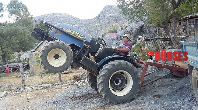 Devrilen traktörün sürücüsü hayatını kaybetti