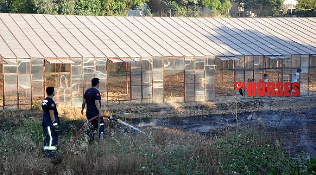Gazipaşa'da sera atıkları yangını korkuttu