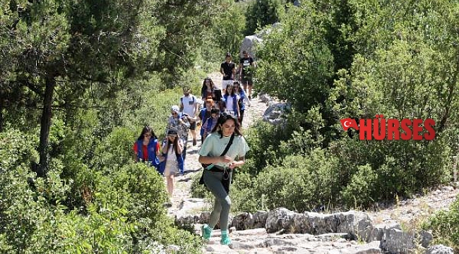 Gençlerden doğa ve tarih gezisi