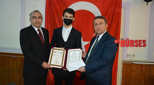 Hafızlara belgeleri verildi