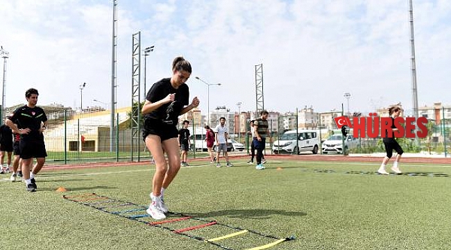Hem sahada hem sınavda tek döküyorlar