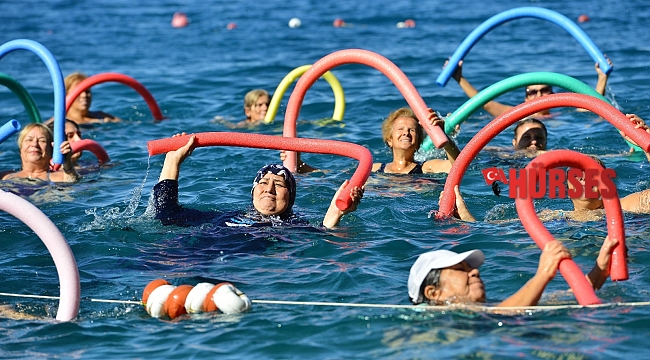 Mavi bayraklı plajda su cimnastiği başlıyor