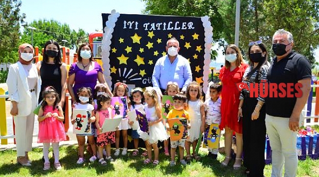 Miniklerin ilk karne sevinci