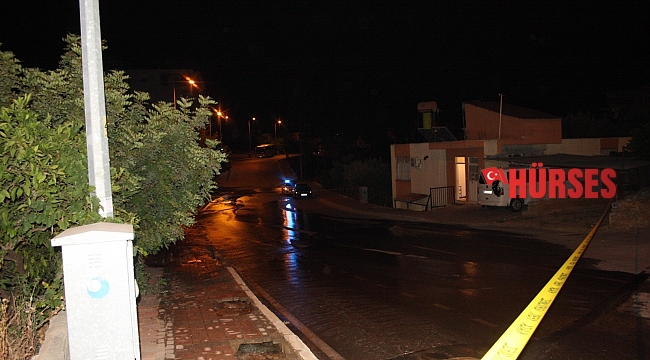 Patlayan su borusu yolu trafiğe kapattı