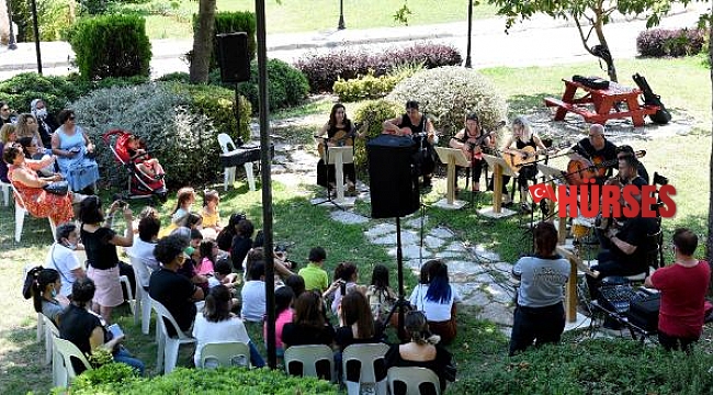 Şarkıları hep beraber söylediler