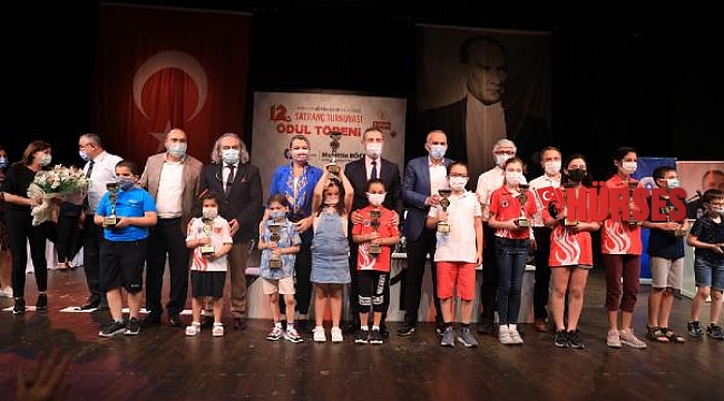 Satranç turnuvası ödülleri sahiplerini buldu