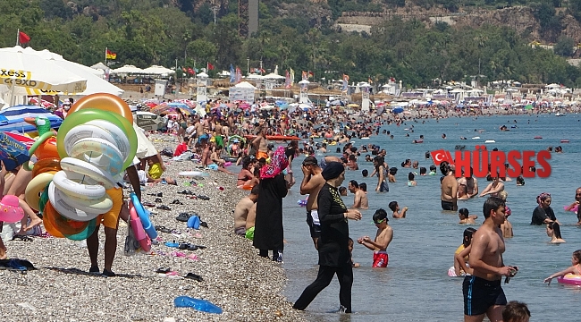 Sınavdan çıkan dünyaca ünlü sahile koştu