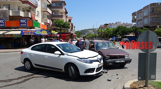 Sürücünün kararsızlığı kazaya sebep oldu: 1 yaralı