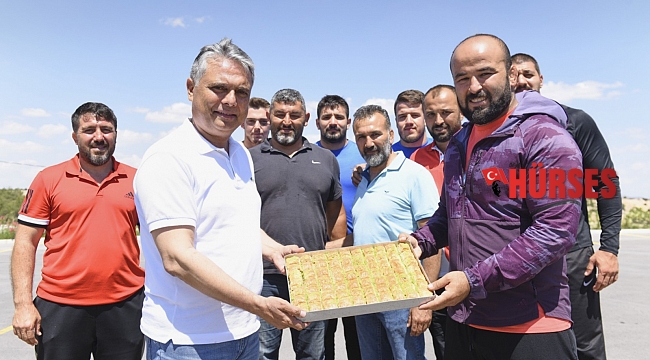 Uysal'dan başpehlivan Okulu'ya Kırkpınar öncesi moral desteği
