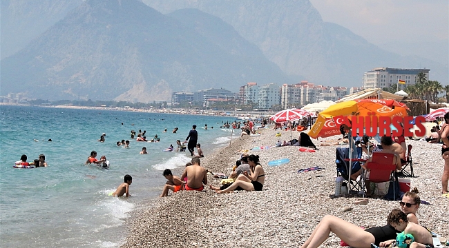 Vaka sayıları düştü, dünyaca ünlü sahil doldu