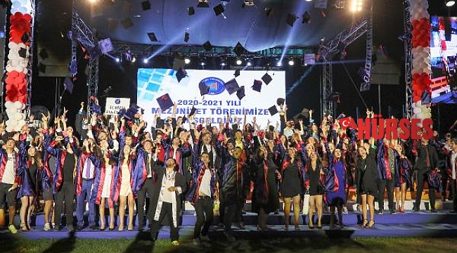 Akdeniz Üniversitesi'nde mezuniyet heyecanı