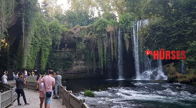 Antalya'da şelaleler de ziyaretçi akınına uğradı