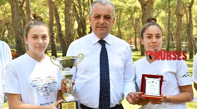 Başkan Esen, Türkiye şampiyonu hentbolcularla buluştu