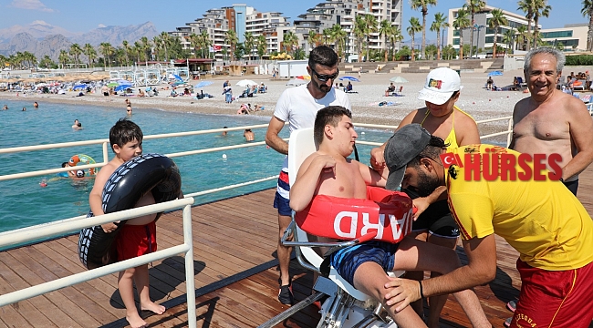 Engelsiz Plaj sezonu açtı