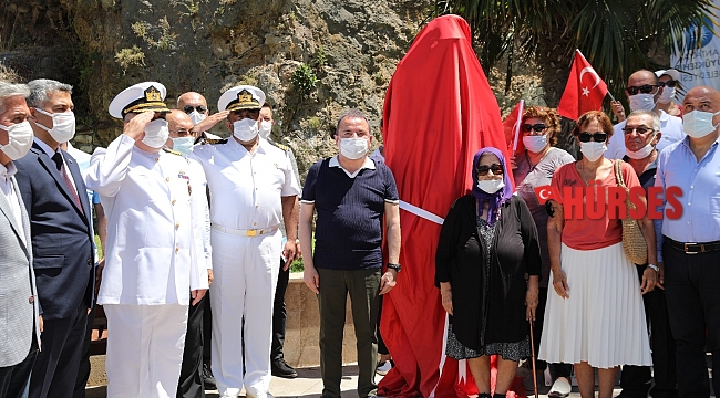 Kabotaj Bayramı'nda Yat Limanı'nda simge isimlerin heykelleri açıldı