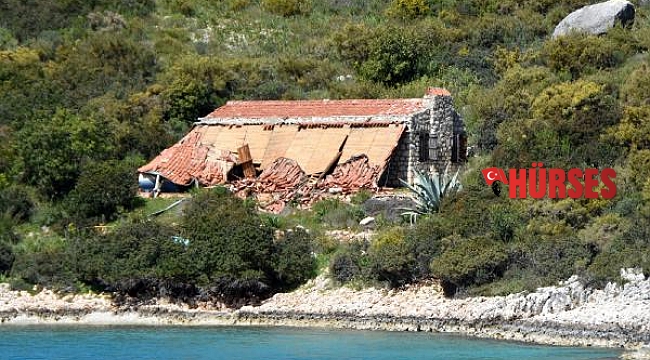 Kekova'daki kaçak villa yıkıldı