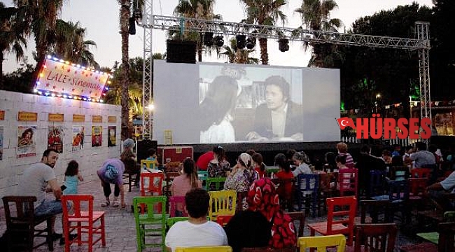 Kepez'de açık havada nostaljik sinema keyfi
