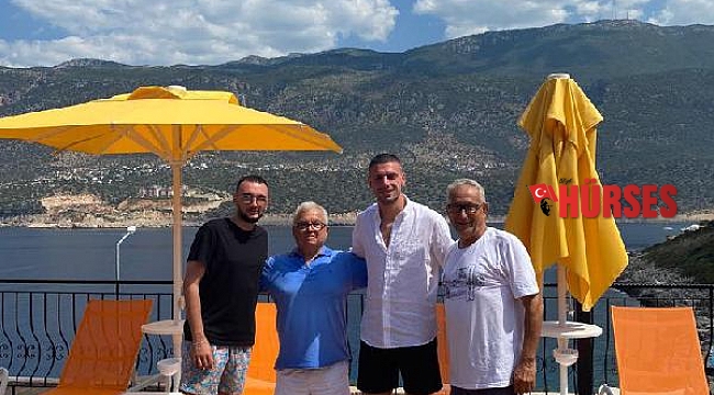 Merih Demiral Kaş'ta tatil yaptı