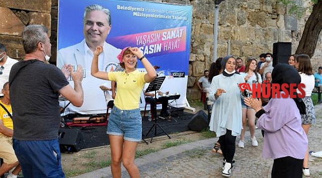Müzik, Antalya sokaklarında