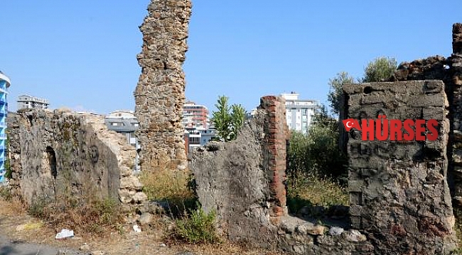 Naula Antik Kenti'nin duvarları karalama defteri gibi