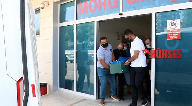 Oğlunun cenazesini görünce, güçlükle ayakta durabildi
