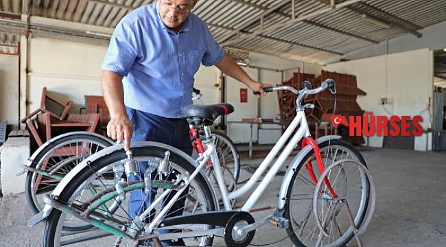 Pedallar telefon şarjı için dönecek