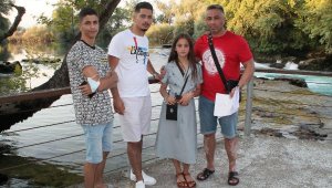 Sahte siteden rezervasyon yaptıran gurbetçi aile dolandırıldı