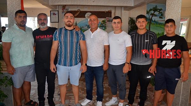 Serikli pehlivanın 'başaltı' kutlaması