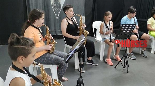 2 ayda orkestra haline geldiler