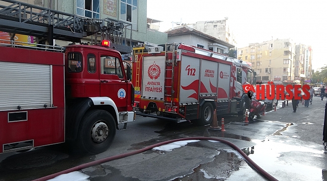 Antalya'da apartman dairesinde çıkan yangın korkuttu
