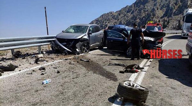 Antalya'da üç aracın karıştığı kazada 7 kişi yaralandı