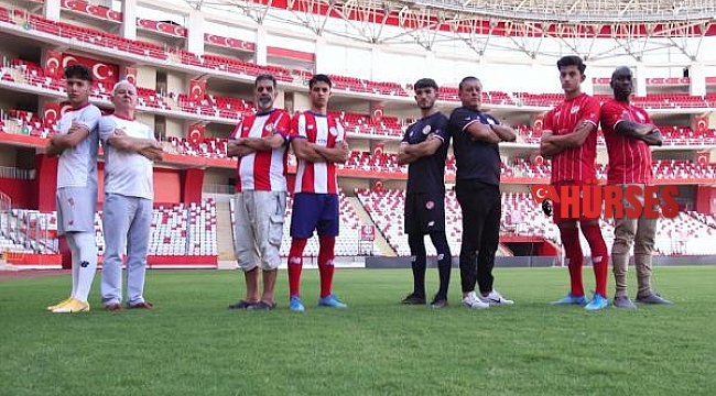 Antalyaspor'da yeni sezon formaları tanıtıldı