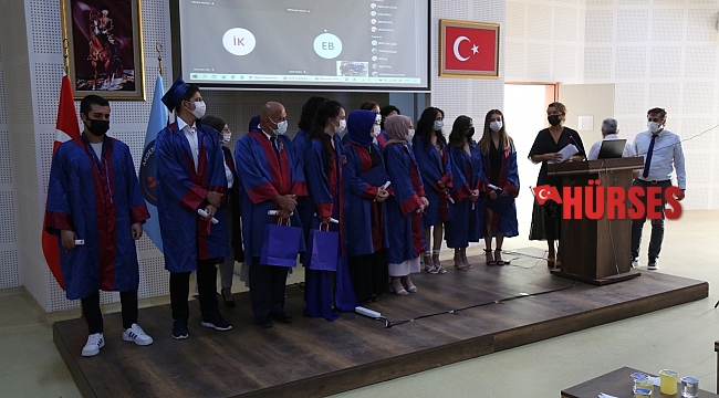 AÜ'de 8 fakülte ve 10 MYO çevrim içi mezuniyet töreni düzenledi