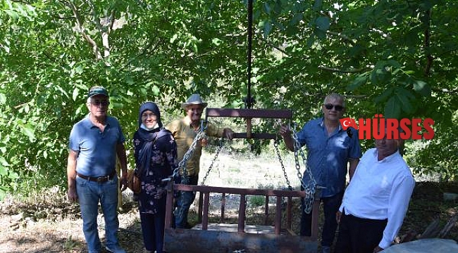 Çiftçiler, sebze meyvelerini taşımak için teleferik yaptı