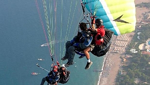 Dağın zirvesinden deniz seviyesine uçuş keyfi