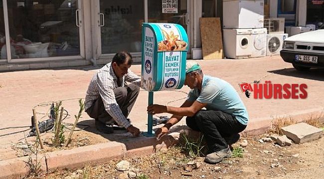 Demre'ye bayat ekmek toplama kutusu