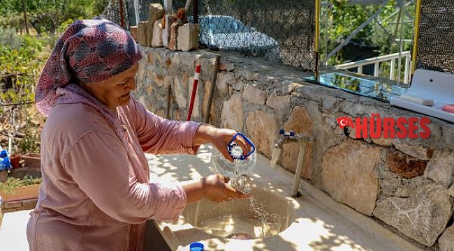 Dünyaca ünlü sahile 11 kilometre uzakta susuzlukla boğuşuyorlar