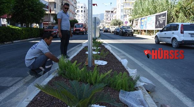 Ertuğrul Günay Caddesi çiçeklendirildi