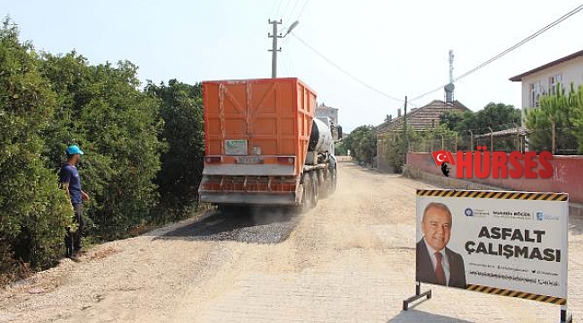 Finike'de asfalt çalışması devam ediyor